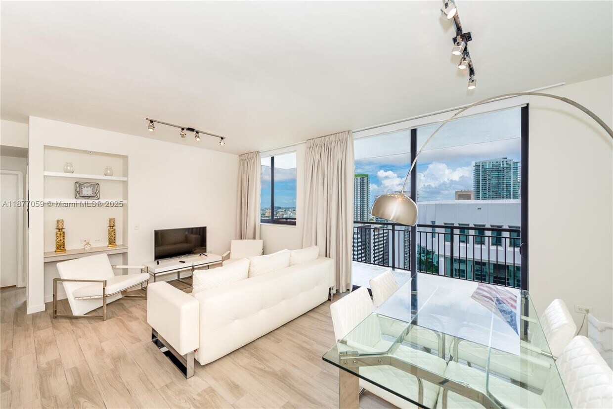 Foto principal - 999 SW 1st Ave