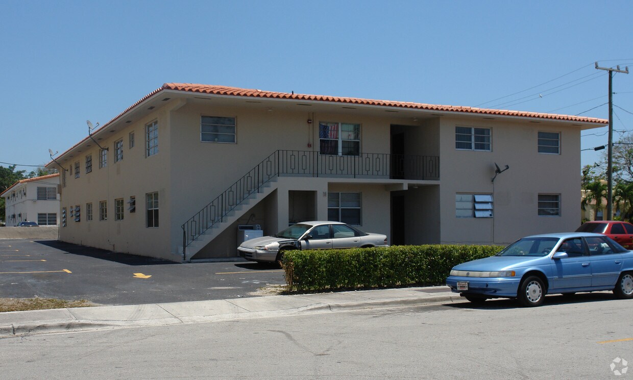 Building Photo - 3337 SW 9th St