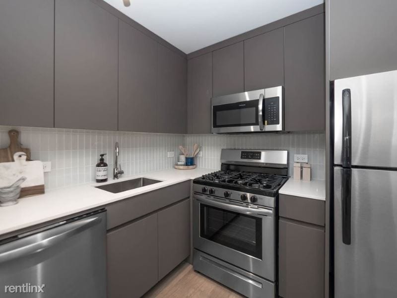 Primary Photo - 1 br, 1 bath Apartment - 421 W Belmont Ave