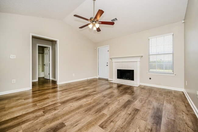 Building Photo - 608 Fieldcrest Dr