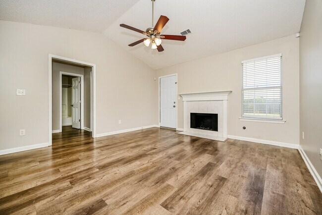 Foto del edificio - 608 Fieldcrest Dr