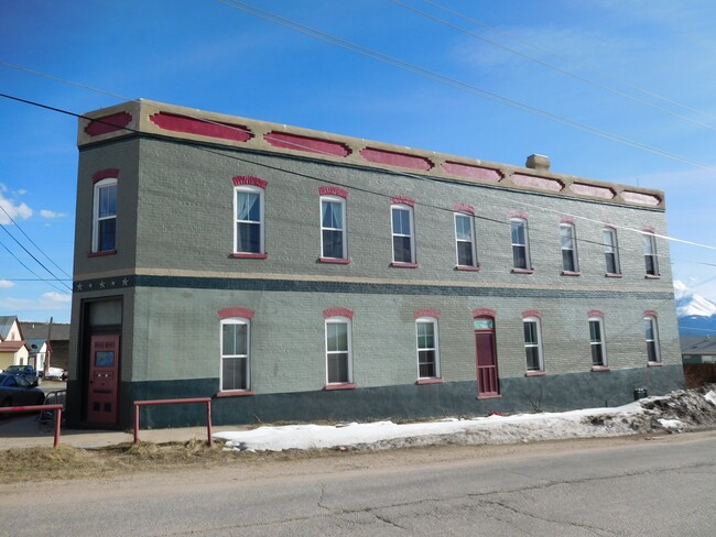 Building Photo - 147 E 3rd St