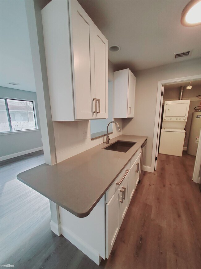 Foto del edificio - 1 br, 1 bath Condo - 1900 Summer St Unit 5