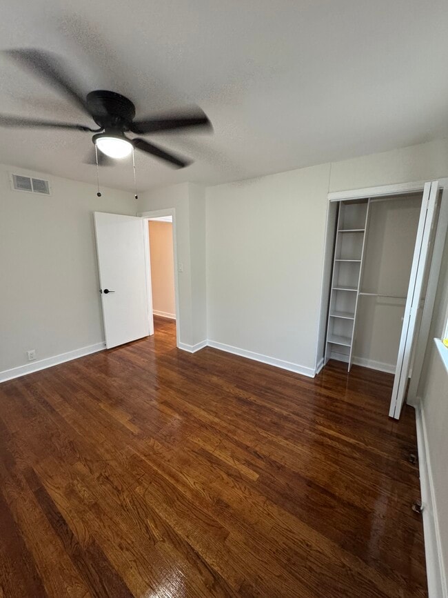 Foto del edificio - 6023 Wallace Rd