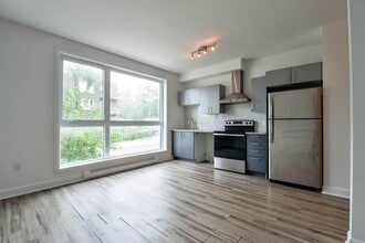 Building Photo - 6600 Av De Darlington