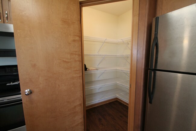 Building Photo - 208 Ball Field Dr