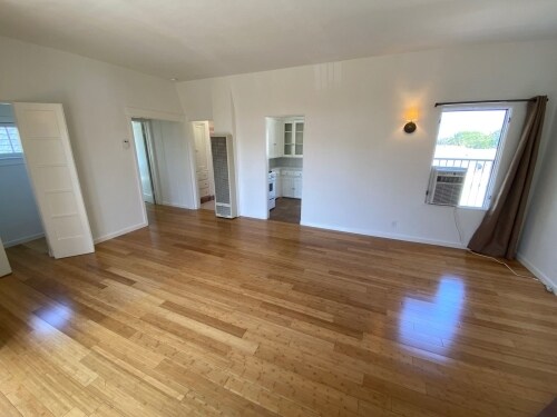 Foto del edificio - 1156 N Curson Ave