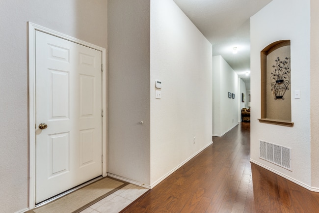 Building Photo - 4860 Ambrosia Dr