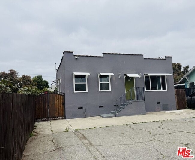 Foto del edificio - 4915 Compton Ave