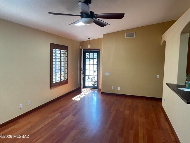 Foto del edificio - 9175 N Palm Brook Dr