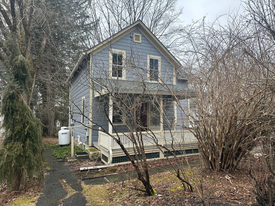 Primary Photo - 109 Main St