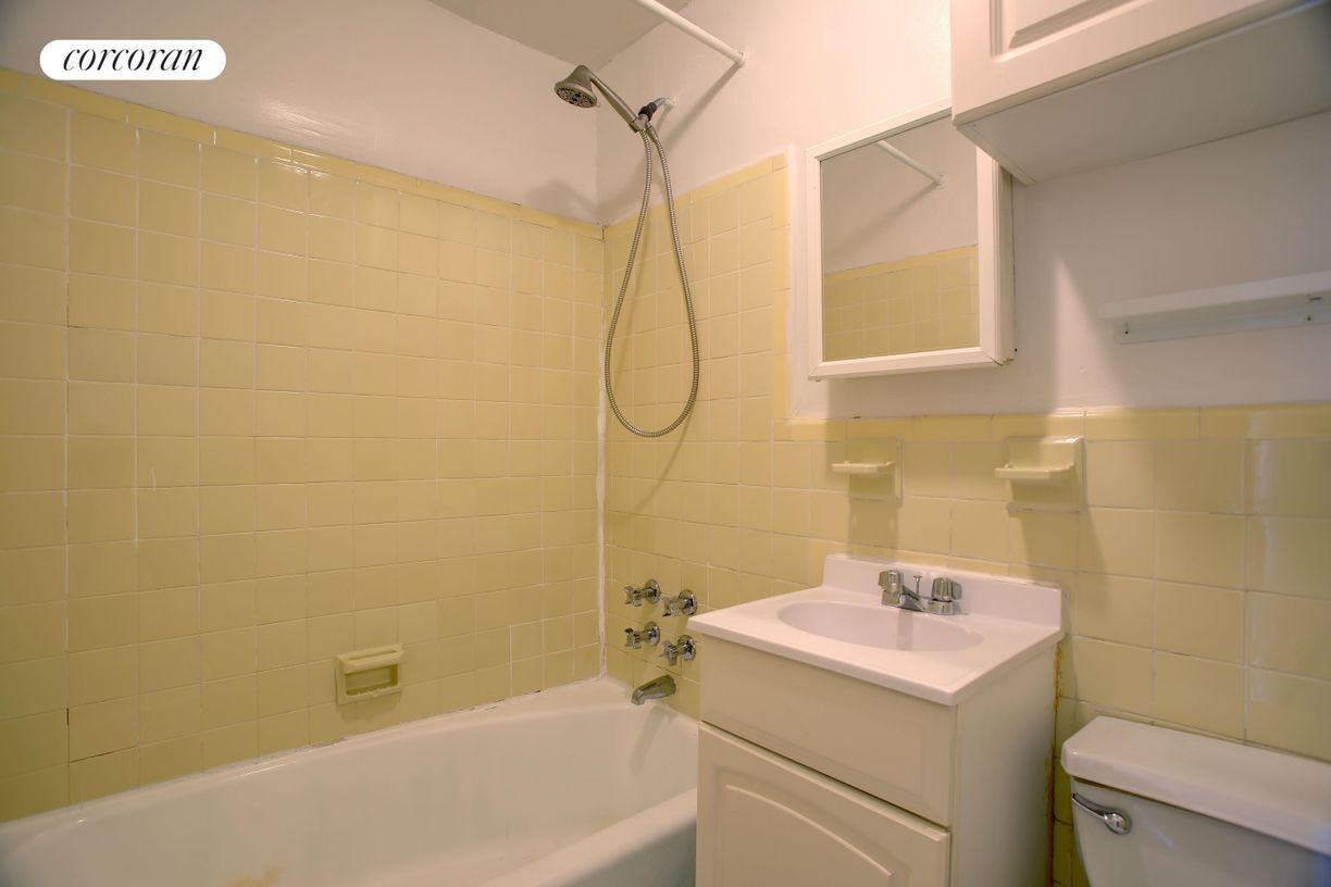 Building Photo - 130 W 73rd St