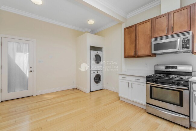 Building Photo - 626 20th St