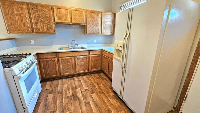 Building Photo - "Charming 3-Bedroom Retreat with 1200 Sq Ft of Comfort in Harrison Neighborhood in Minneapolis!"
