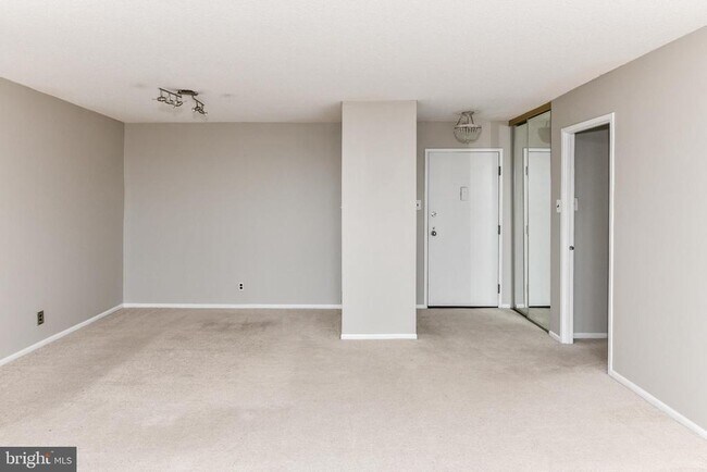 Foto del edificio - 205 Yoakum Pkwy