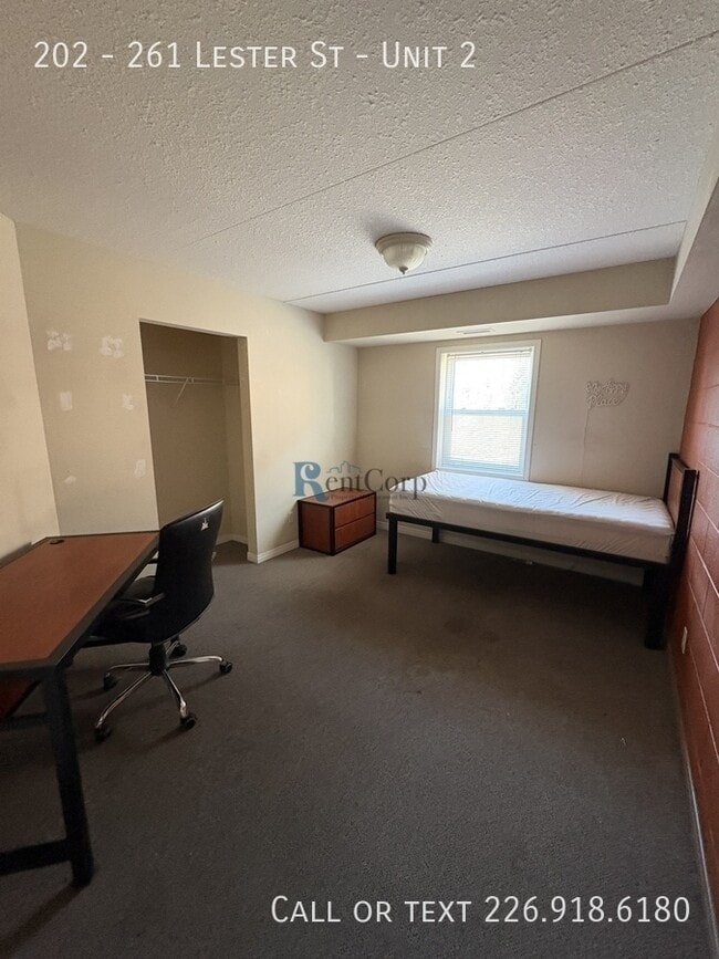 Building Photo - 261-261 Lester St