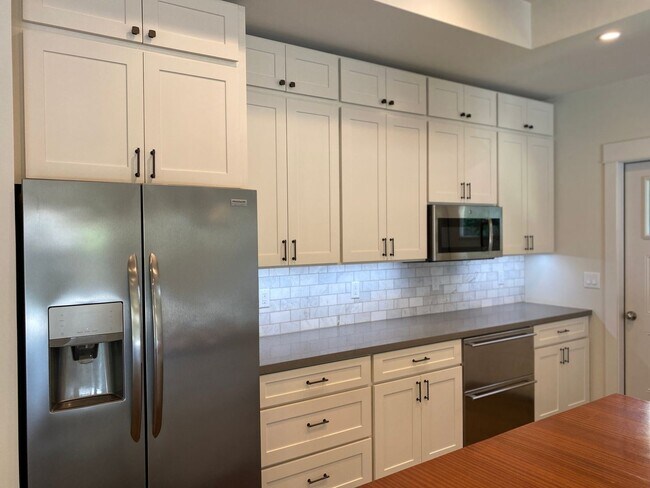 Building Photo - 3 br, 2.5 bath House - 182 Ponana St