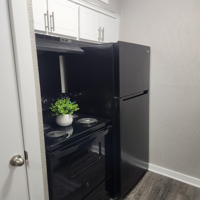 Building Photo - Parkway Villas