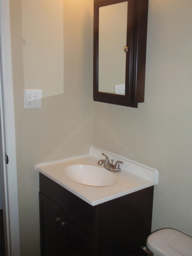 Foto del edificio - 23200 Huron River Dr