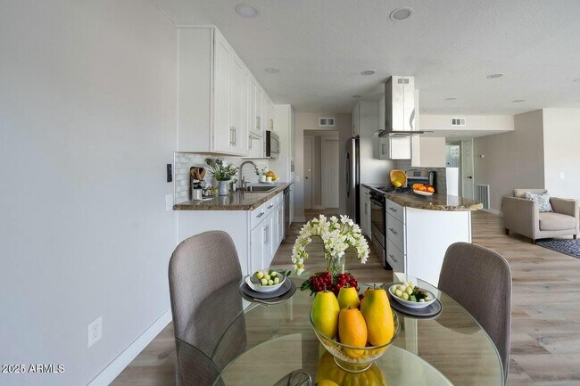 Foto del edificio - 6767 N 7th St