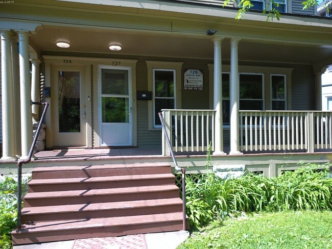 Building Photo - First Floor Flat Close to Campus Off Stree...