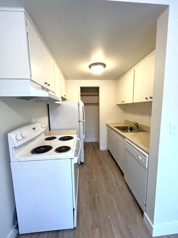 Building Photo - 4209 30th Ave SW