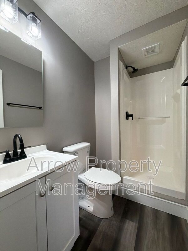 Building Photo - 877 N 26th St