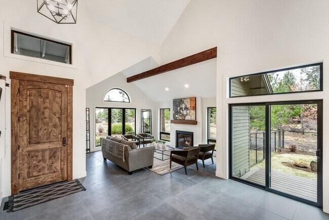 Foto del edificio - Beautiful Remodeled Home on Acreage!