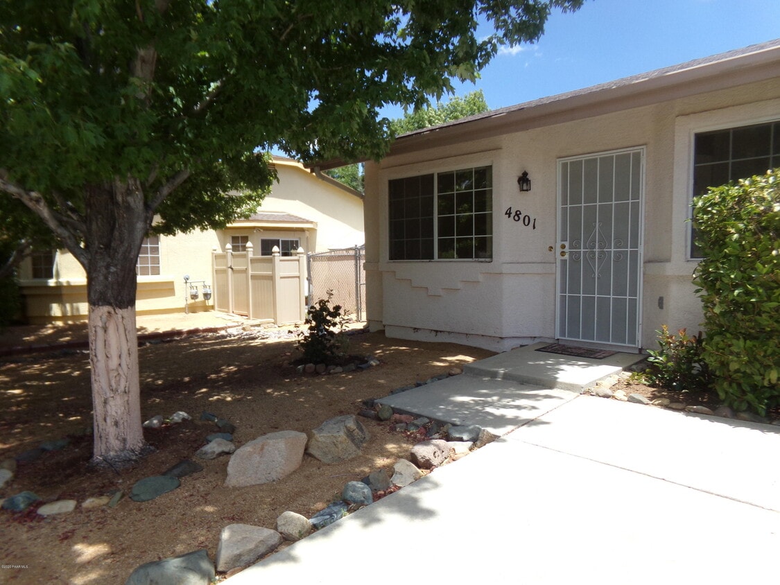 Primary Photo - 4801 N Viewpoint Dr