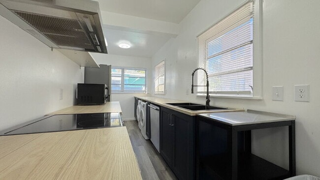 Foto del edificio - 428 N Oleander Ave