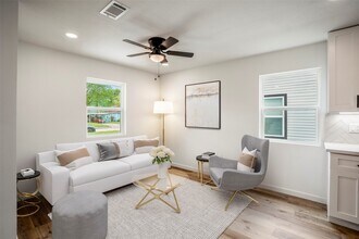 Building Photo - 3923 Alsace St