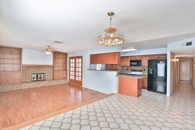 Building Photo - 5427 W Seldon Ln