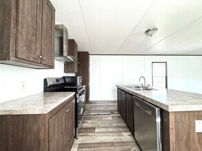 Building Photo - 16206 Wood Dr