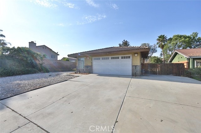 Building Photo - 25252 Delphinium Ave