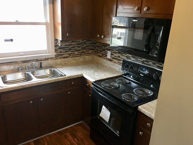 Foto del edificio - 1502 Medland Rd NW