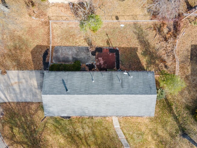 Building Photo - Single Family Ranch: 3 Bed, 1.5 Bath with ...