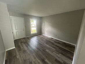 3285-3287-3287 Kilwinning Pl