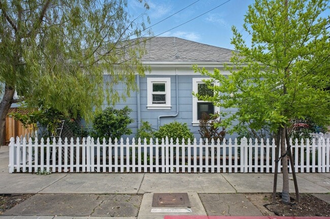 Building Photo - 1598 Pacific Ave