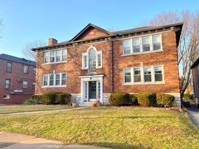 Foto del edificio - 7345 Pershing Ave