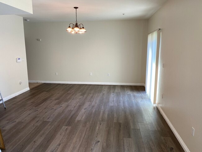 Dining Area - 14655 Vanowen St