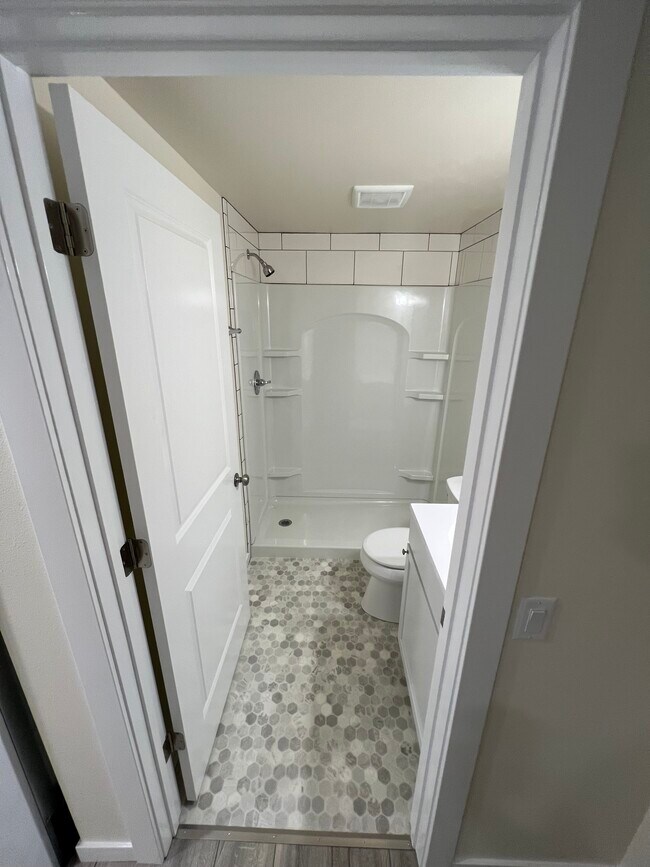 Foto del edificio - 6118 Strathmore Ln