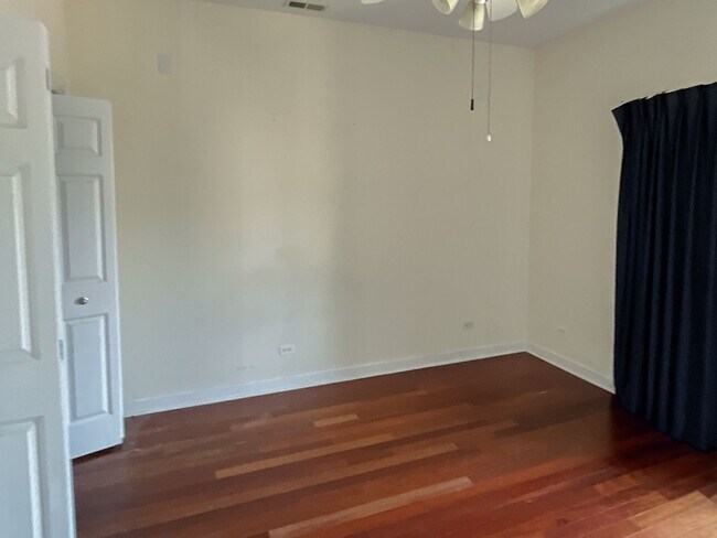 Foto del edificio - 3110 N Racine Ave