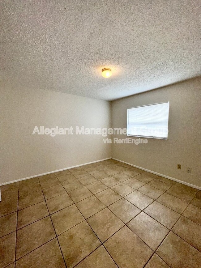Building Photo - 705 Michigan Ct
