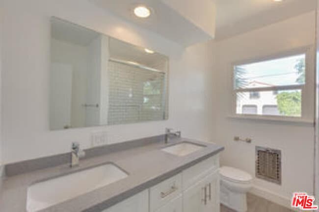 Foto del edificio - 4177 Ince Blvd