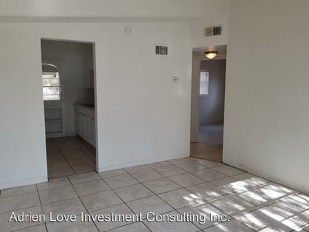 Building Photo - 4215 Lake Lawne Ave
