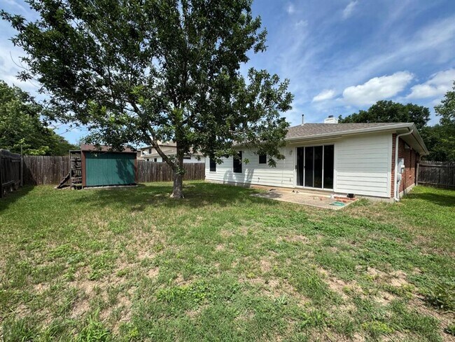 Building Photo - Great one story home available in Speyside...