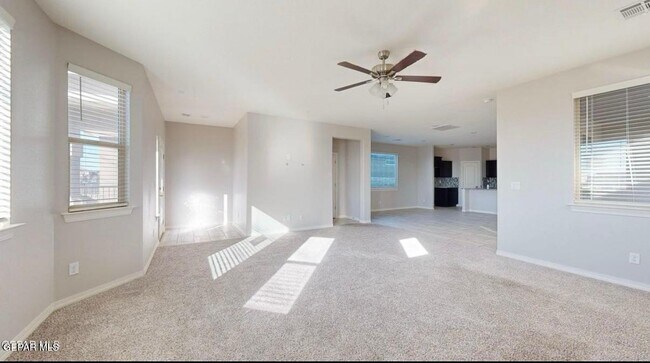 Foto del edificio - 14925 Pebble Hills Blvd