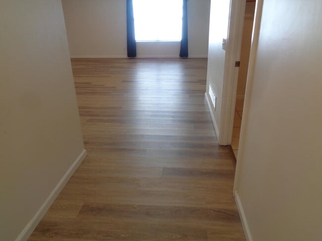 Building Photo - 408 Lindy Ln