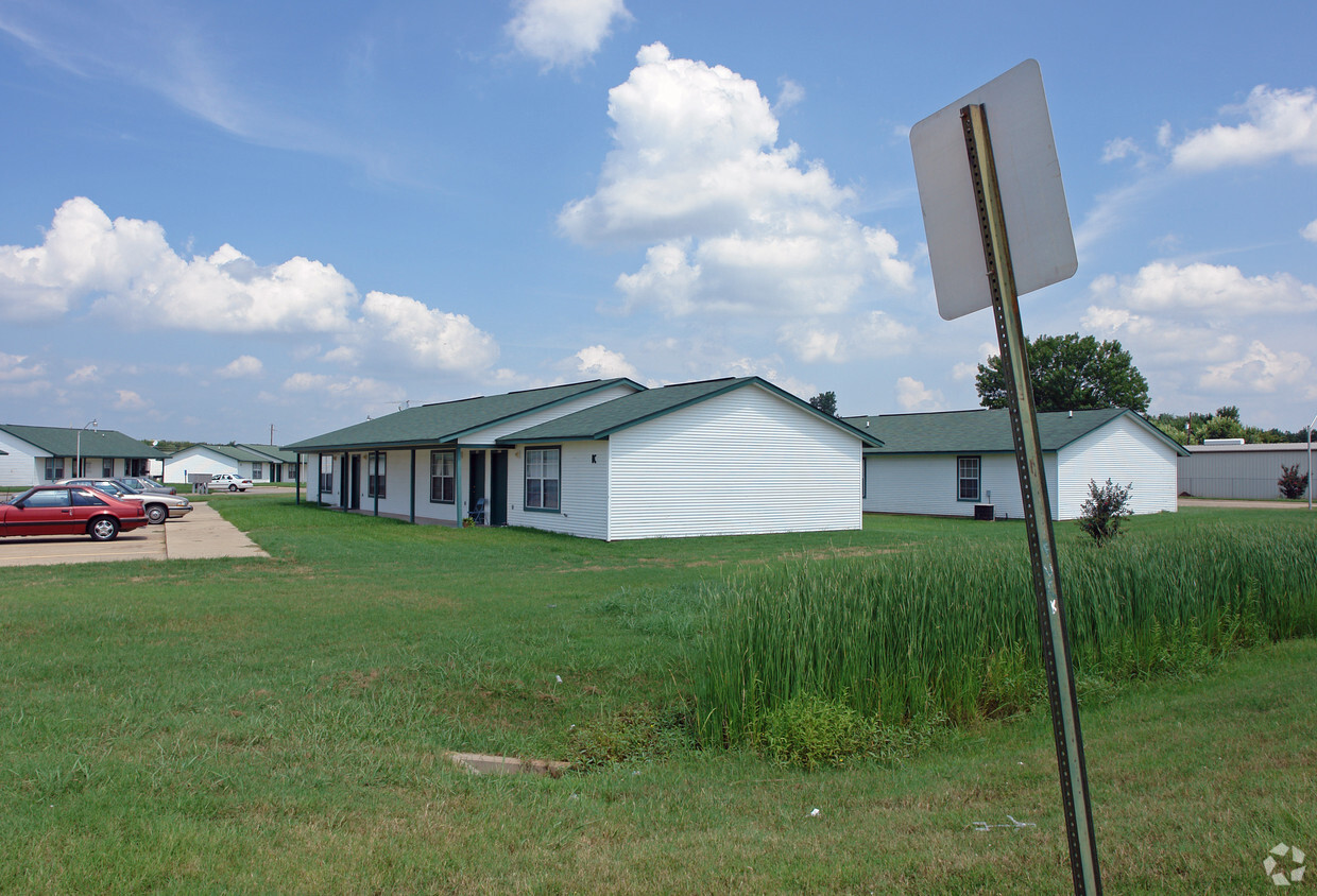 Building Photo - Windsor Village Apartments