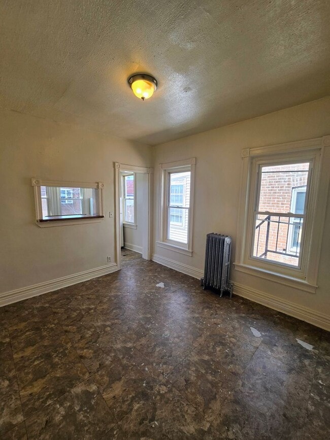 Building Photo - 742 N 6th St